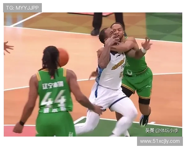 威尔斯半场高效表现8投5中砍下19分带队领先展现全面进攻能力