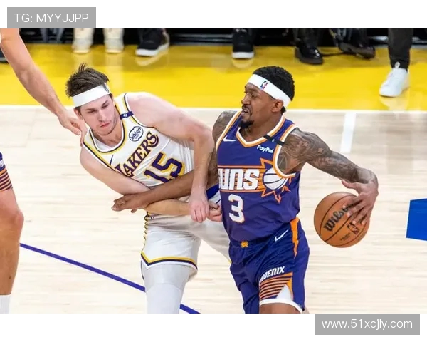 赛场之外的冠军时刻比尔晒全家福诠释家人是最好礼物篮球生涯拼搏背后